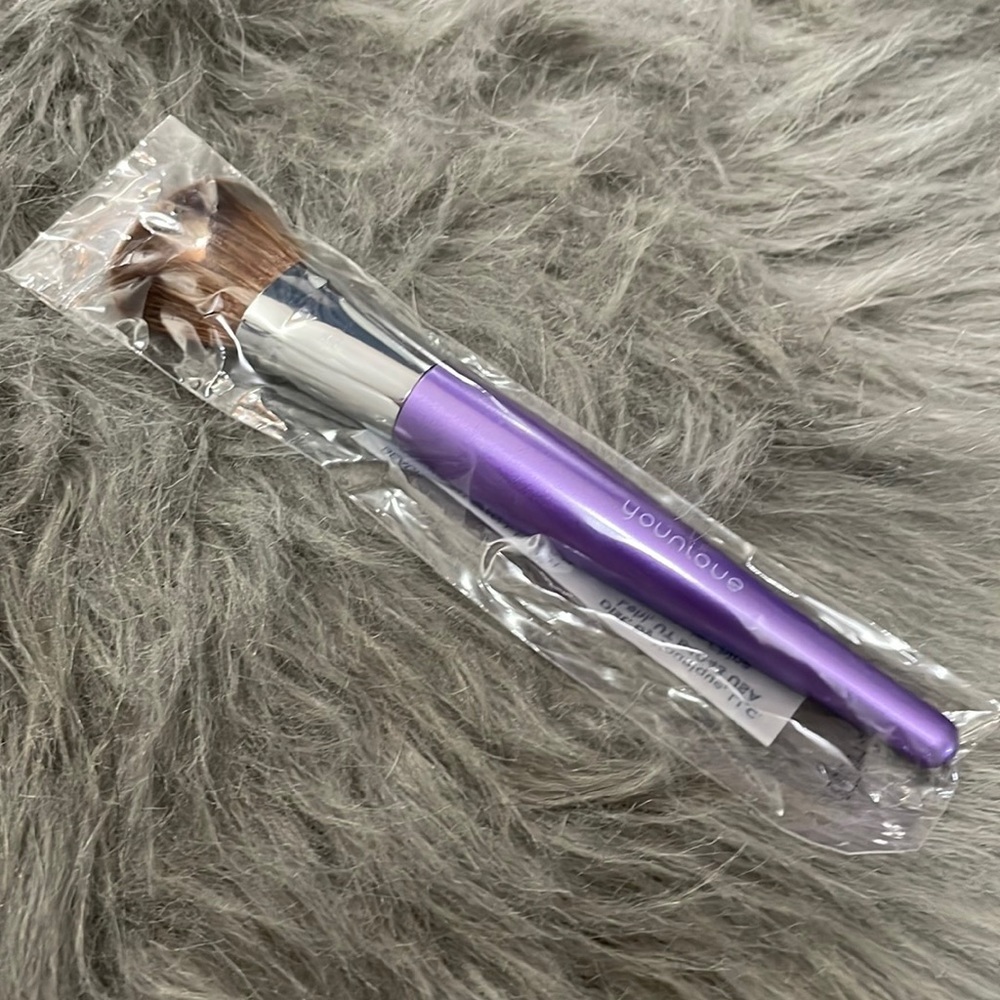 Younique Limited Edition Beachfront Small Brush